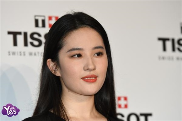 〈Yes 上海现场〉黄晓明刘亦菲共同出席活动 利落黑色装扮帅气满屏