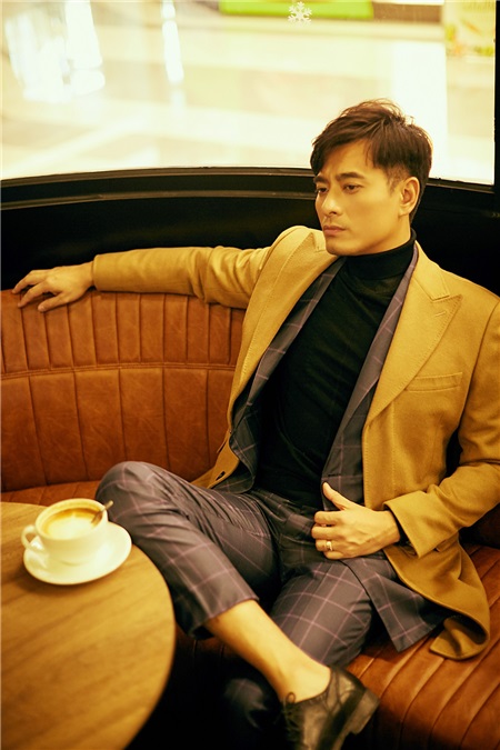 陈龙暖冬写真曝光 时尚小叔变暖眸佛系演员
