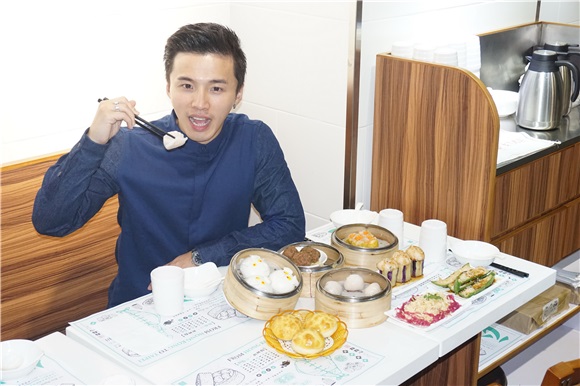 LOLLIPOP成员刘峻纬出席点点心《点点心》新店开幕