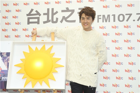 吴克群出席电台宣传新专辑
