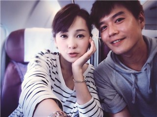 李易六月抛下儿女甜蜜游日本 网友起哄「第三胎」