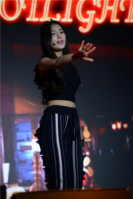新人女团ELRIS举行首张专辑《WE&def first》发售showcase 宣布正式出道