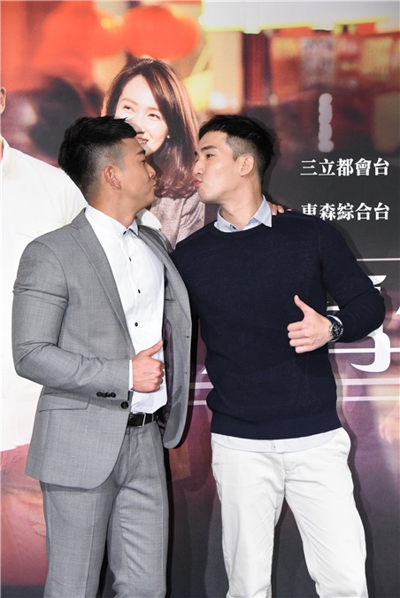 李沛旭、简宏霖、小薰、严正岚出席戏剧《只为你停留》首映会