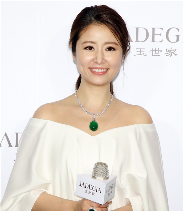 林心如出席珠宝代言活动