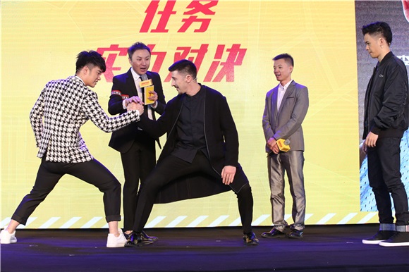 陈赫《超级快递》发布会化身「快递侠」 为快递员发声