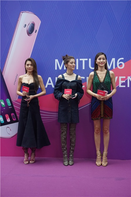周秀娜、吴千语、周汶錡出席美颜手机发布会