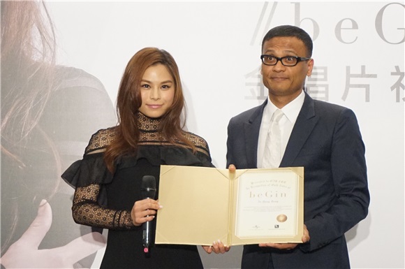 李幸倪金唱片记者会