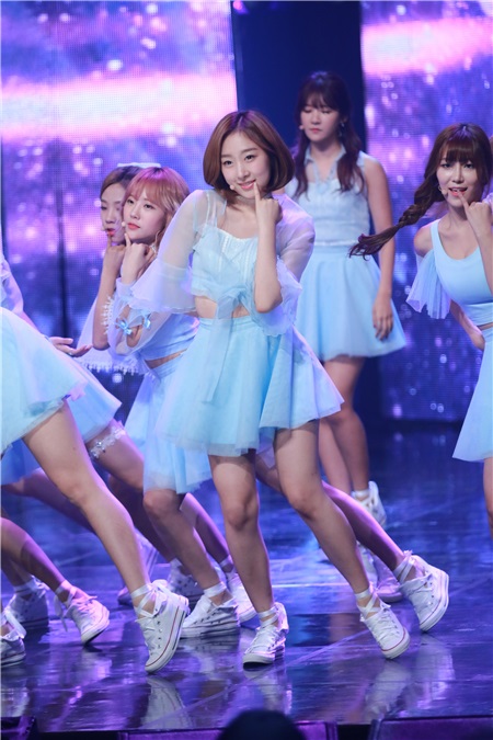 有线台MBC MUSIC《Show Champion》开唱 宋枝恩、宇宙少女等登台亮相