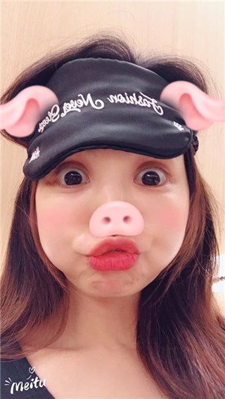 ELLA装萌与粉丝道晚安 意外的超像HEBE