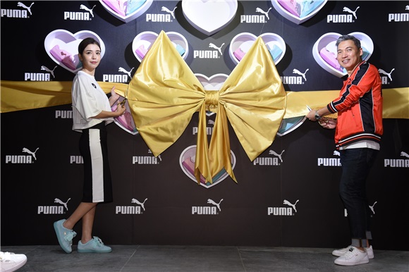 李毓芬出席运动品牌旗舰店开幕活动