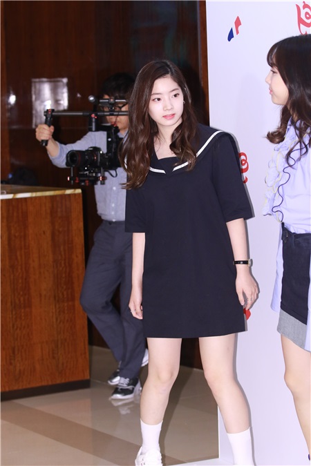 女团TWICE出席某品牌发布会