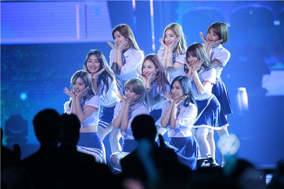 UHD开台共同祝贺秀《U Have a Dream》演唱会 EXO、TWICE、Mamamoo等出席