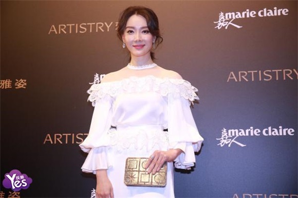 易烊千玺杨幂唐嫣Angelababy刘亦菲等出席嘉人盛典