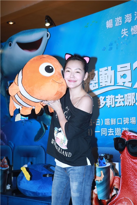 小S包场邀喜愿协会病童看《海底总动员2:多力在哪儿?》。