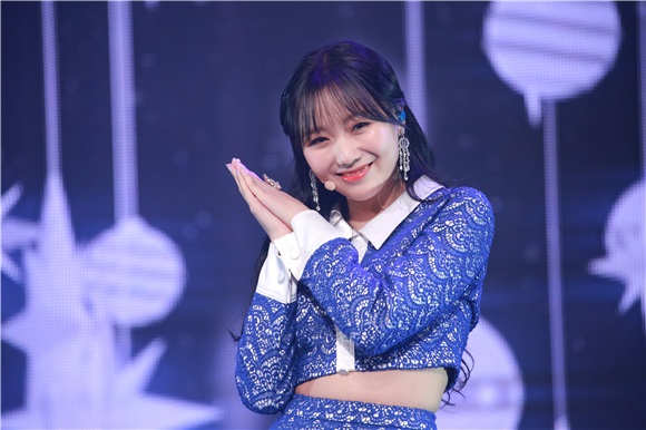 女团Lovelyz在首尔BLUE SQUARE举行了第四张迷你专辑《Fall in Lovelyz》媒体SHOW CASE