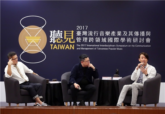 罗大佑陶喆同台开讲 两代音乐教父圣诞节鼓励年轻人「勇敢唱」