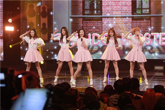 男团MonstaX、女团PRISTIN、EXID、GFriend在MBC《SHOWCHAMPION》中带来精彩舞台