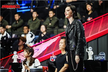 艾玛·杜蒙特在比赛现场
