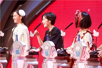 女嘉宾杨宇航对男嘉宾表爱意