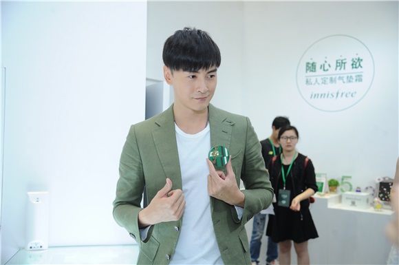 郑元畅绿西装森系美男 任一日店长皮肤超好