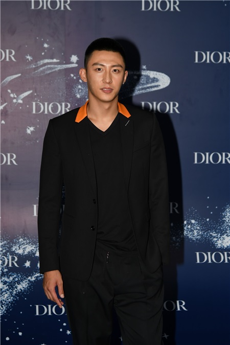 各路明星红毯争相斗艳 Angel baby黄轩压轴气场十足