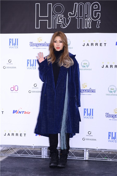 SISTAR孝琳-多顺、曹璐、李珠妍出席某品牌开业纪念活动