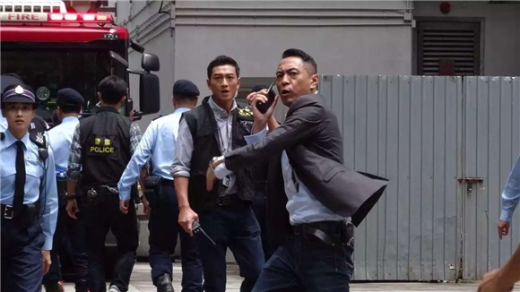 张竣杰首合作刘德华直言紧张 制服现身超帅气