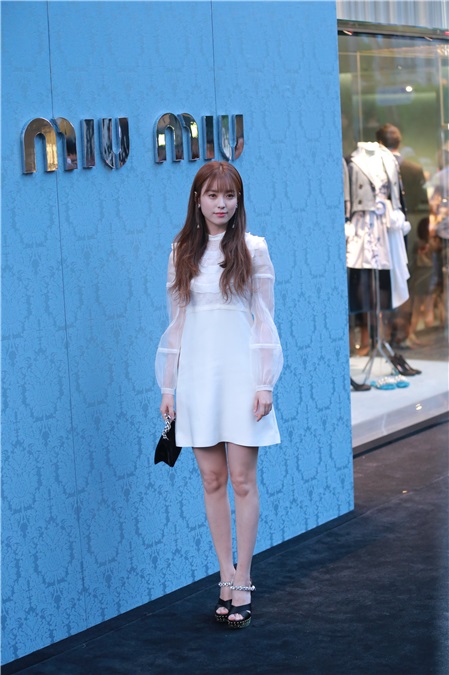 少女时代Tiffany、韩孝周、李洙赫等出席某品牌店开业纪念活动