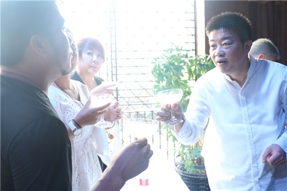 爱国者诚信联盟与男左女右签约仪式