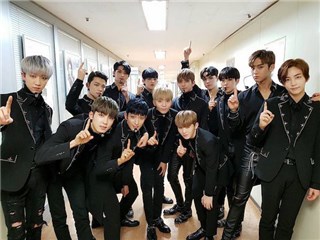 SEVENTEEN签售会播放I.O.I新曲DEMO导唱版  这位成员超广音域震慑粉丝
