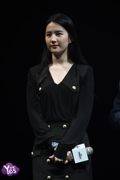 〈Yes 上海现场〉黄晓明刘亦菲共同出席活动 利落黑色装扮帅气满屏