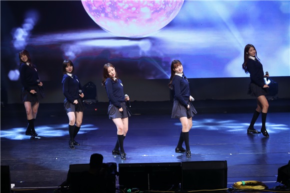 韩国女团Gfriend举办粉丝演唱会