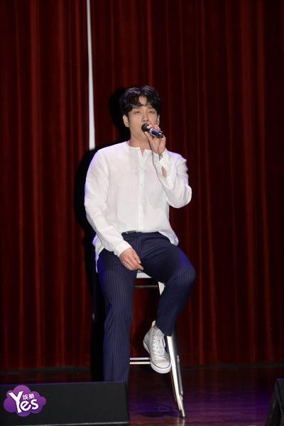 李昶旻(2AM) 举办首张SOLO迷你专辑SHOWCASE