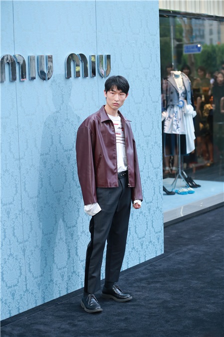 少女时代Tiffany、韩孝周、李洙赫等出席某品牌店开业纪念活动