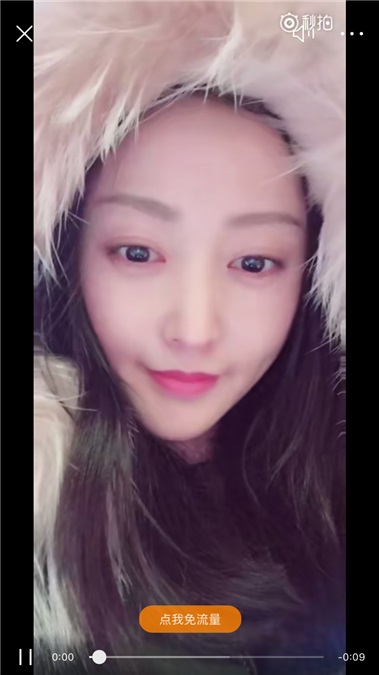 张天爱排队买梅菜扣肉饼 网友直呼羡慕:怎么吃都不胖