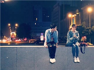 大鹏与悦悦户外照