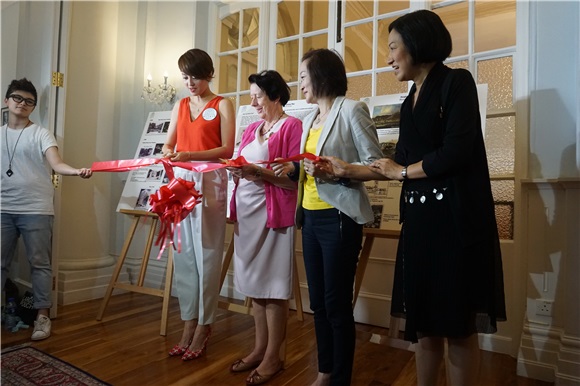梁咏琪出席梅夫人妇女会百周年历史图片展