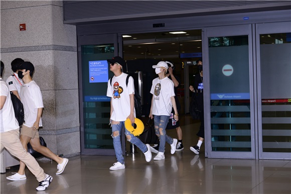 李敏镐、女团TWICE、防弹少年团结束’KCON 2016 LA’美国行程返回韩国