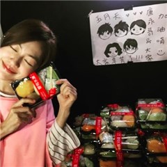 五月天也来了！蔡康永拍摄电影现场再度出现巨星应援