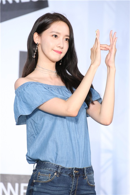 韩星润娥为H:CONNECT走秀