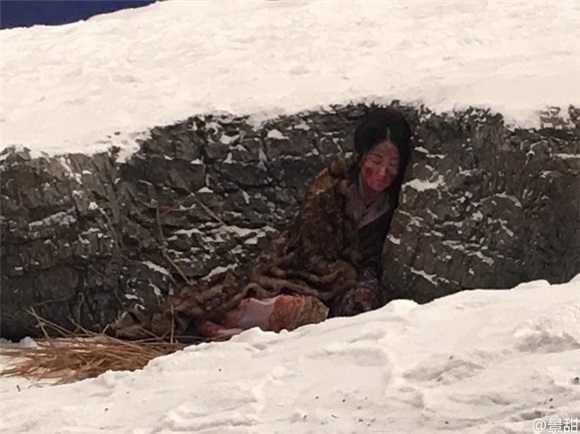 景甜微博晒「初雪」 网友：差点儿就信了！