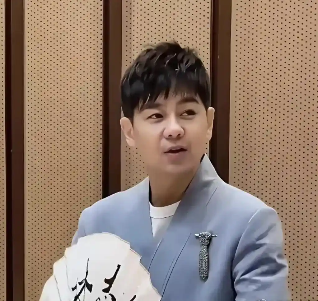51岁林志颖近照曝光,脸部浮肿“不老神话”终破灭