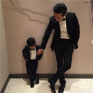 邓超晒儿子唱生日歌 等等软绵歌声萌化众人