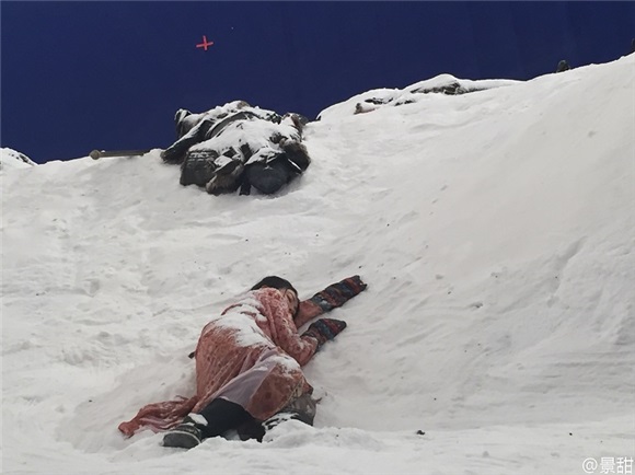 景甜微博晒「初雪」 网友:差点儿就信了!