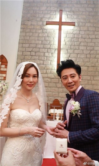 孙耀威今天与陈美诗在香港教堂办婚礼 甜喊只爱陈美诗