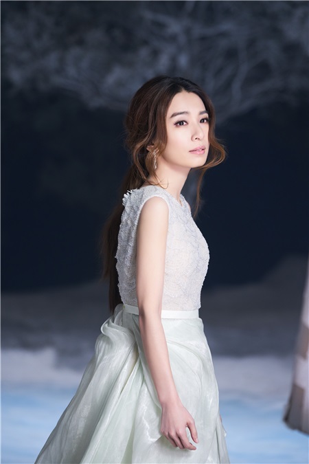 美女与野兽中文主题曲MV曝光 Hebe井柏然共赴真爱之约