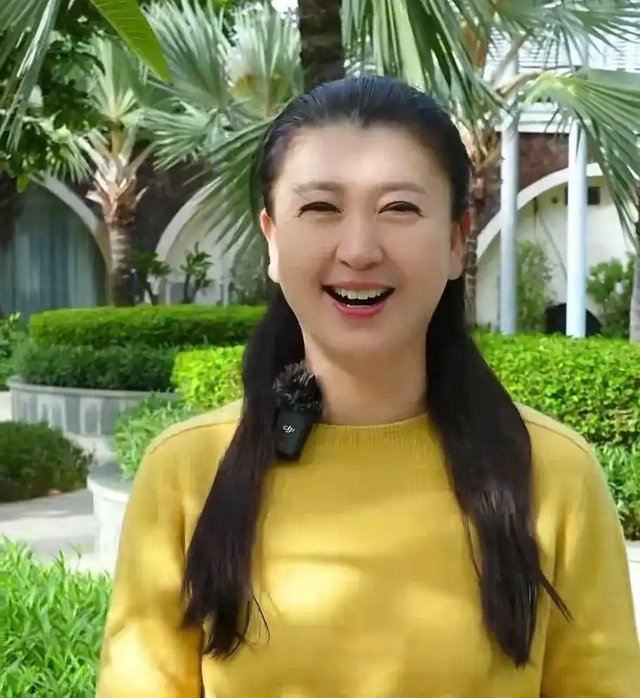 闫学晶称儿子年入几十万引争议 “星二代”收入引热议