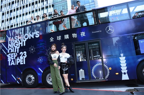 郭书瑶、吴映洁出席FNO全球购物夜起跑发布会