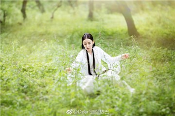 《烈火如歌》网路播放量破30亿 迪丽热巴晒剧照送粉丝