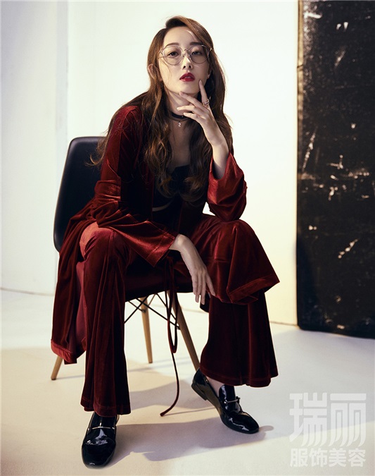 蒋梦婕最新封面大片曝光 风格百变元气十足
